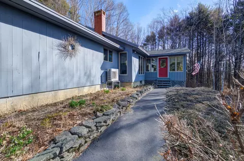 31 Bisco Rd, Paris, ME 04281