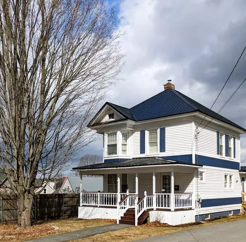 10 Lakeview Ave, Dexter, ME 04930