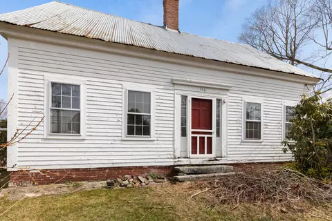 706 River Rd, Buxton, ME 04093