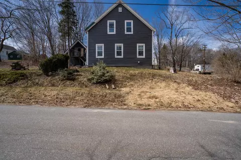 3 Sled St, Richmond, ME 04357