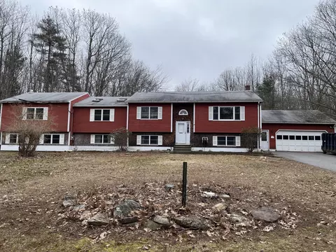 14 Blueberry Ln, Topsham, ME 04086