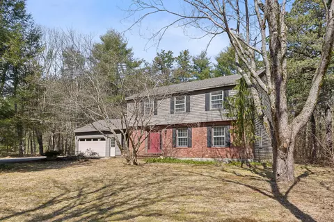 7 Blueberry Ln, Brunswick, ME 04011