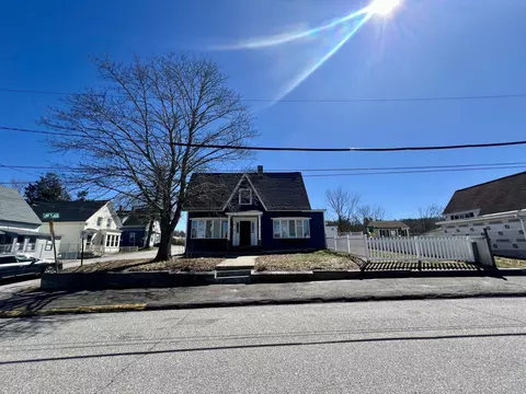 35 Oak St, Biddeford, ME 04005