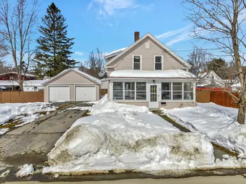 14 E Houghton St, Madison, ME 04950