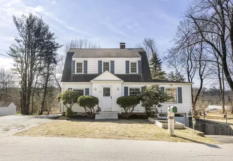 1 Clinton Rd, Cape Elizabeth, ME 04107