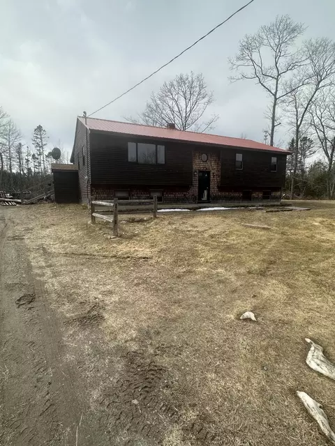 2715 Edinburg Rd, Argyle Twp, ME 04468