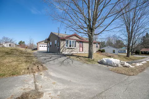 7 Nash St, Bangor, ME 04401