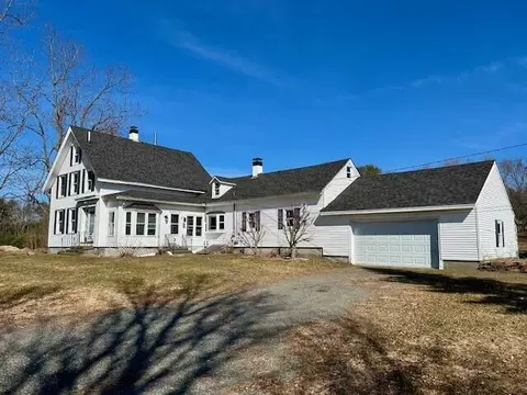796 Webber Pond Rd, Vassalboro, ME 04989