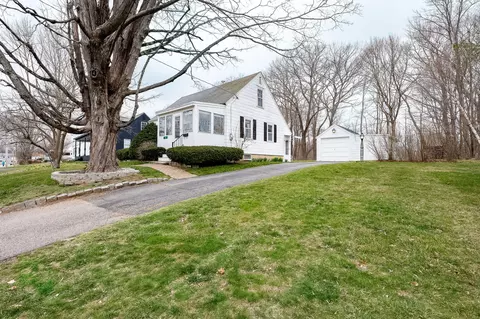 8 Parent St, South Berwick, ME 03908