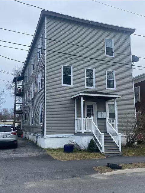 16 Irving St, Saco, ME 04072