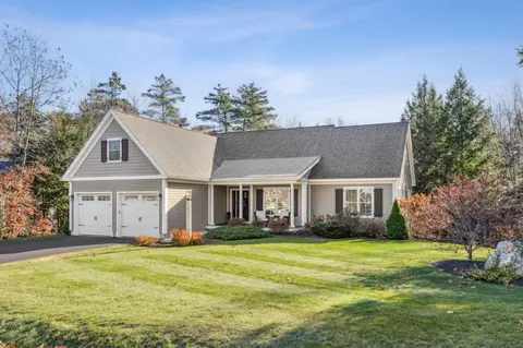 43 S Ridge Rd, Falmouth, ME 04105