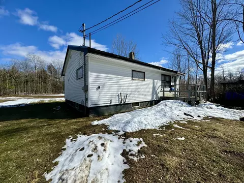149 Livingston St, Pittsfield, ME 04967
