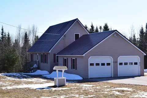 817 Ellsworth Rd, Blue Hill, ME 04614