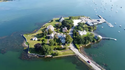 78 Pier Rd, Kennebunkport, ME 04046