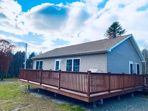 996 Medford Center Rd, Medford, ME 04463