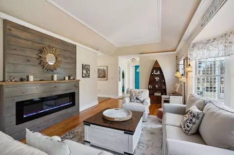 70 Old County Rd, Rockport, ME 04856