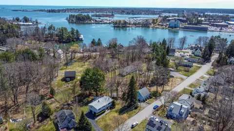40 Tilton Ave, Kittery, ME 03904