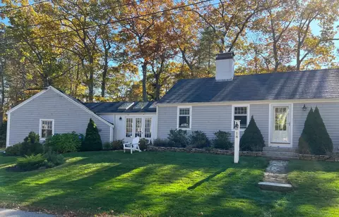 18 Littlejohn Rd, Cape Elizabeth, ME 04107
