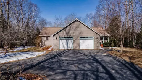 57 Maple Ridge Dr, Winthrop, ME 04364