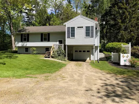 10 Kimberly Dr, Rockport, ME 04856