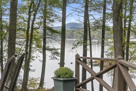 37 Pulpit Rock Rd, Raymond, ME 04071