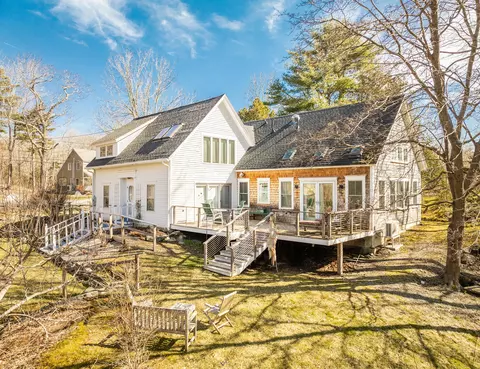 10 Huse St, Rockport, ME 04856