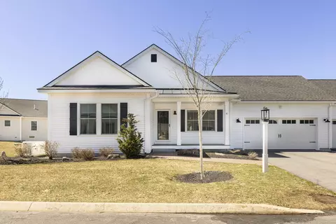 41 Maxwell Woods Dr #37, Cape Elizabeth, ME 04107