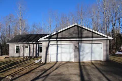 128 Forest Hills Dr, Levant, ME 04456