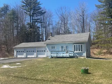 41 Old Western Ave, Winthrop, ME 04364