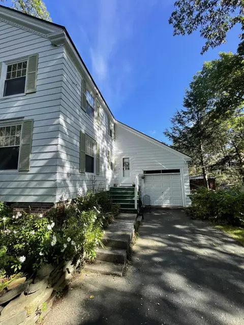 38 Cottage Farms Rd, Cape Elizabeth, ME 04107