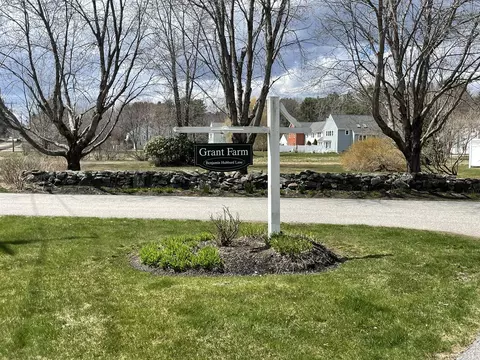 3 Benjamin Hubbard Ln #2, Kennebunk, ME 04043