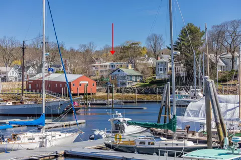 15 Sea St, Camden, ME 04843