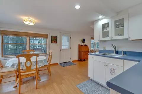 6 Edgewood Ave, Kennebunkport, ME 04046