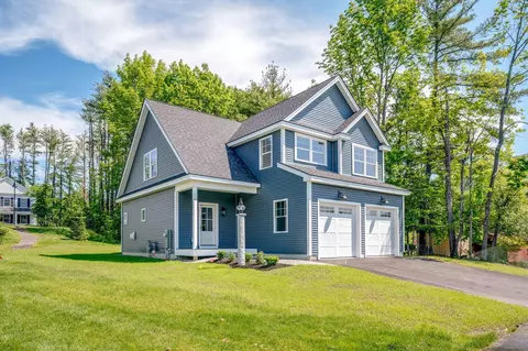 11 Bluebird Trl, Falmouth, ME 04105