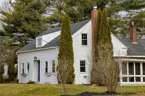 17 Village St, Jefferson, ME 04348