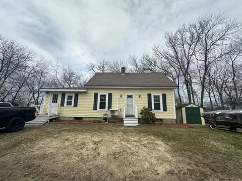 25 Elm St, Bradley, ME 04411