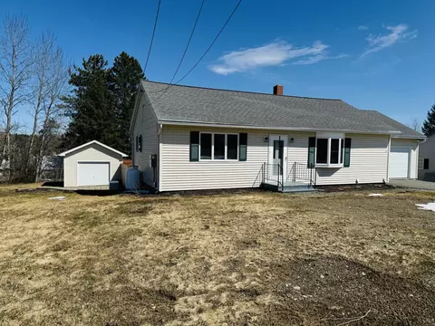 31 Dahlgren St, Caribou, ME 04736