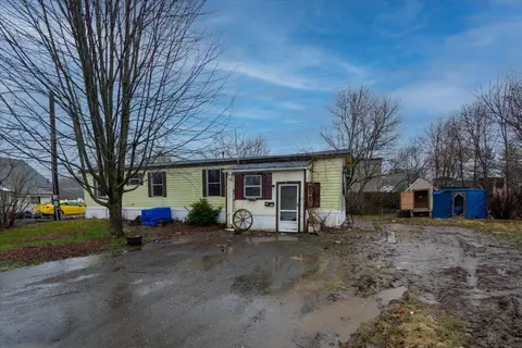 15 Columbia Ave, Rockland, ME 04841