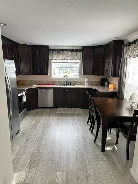 17 Evergreen Rd, Lewiston, ME 04240