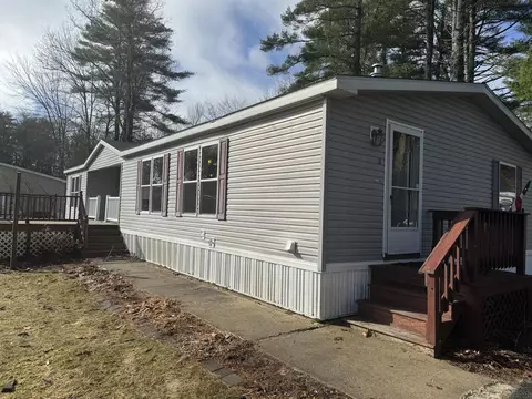 8 Oak Cir, Gorham, ME 04038