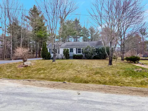17 West St, Manchester, ME 04351