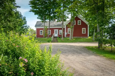 165 Church St, Damariscotta, ME 04543