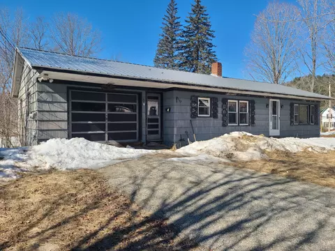 8 Smith St, West Paris, ME 04289