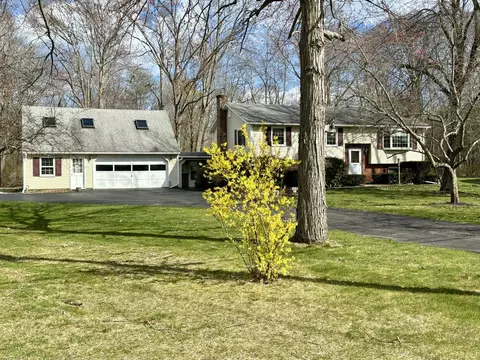 22 Riverview Dr, Eliot, ME 03903