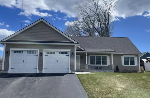 81 Chamberlain Rd, Scarborough, ME 04074