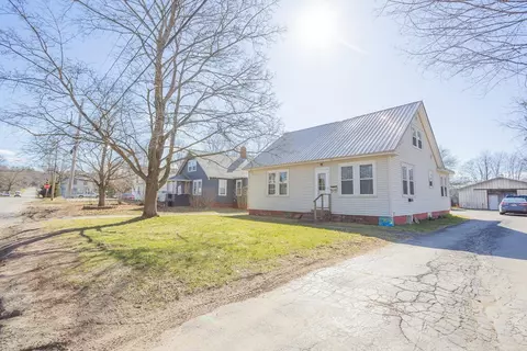 147 Maple Ave, Farmington, ME 04938