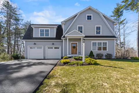 33 S Ridge Rd, Falmouth, ME 04105