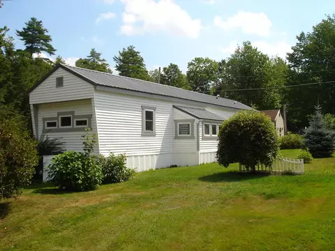 4 Patio Park Ln, Gorham, ME 04038