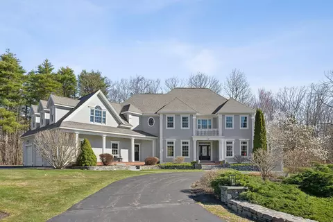 16 Cavendish Way, Falmouth, ME 04105
