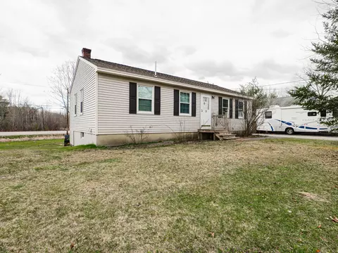 27 Primrose Ln, Gorham, ME 04038
